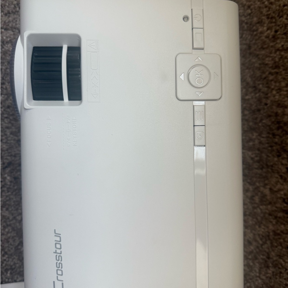 Crosstour P600 portable video Projector